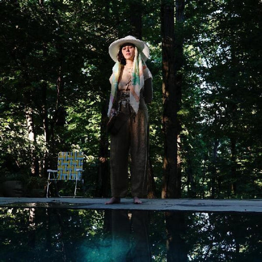 the album cover for Maria Usbeck - Envejeciendo [Download Included]