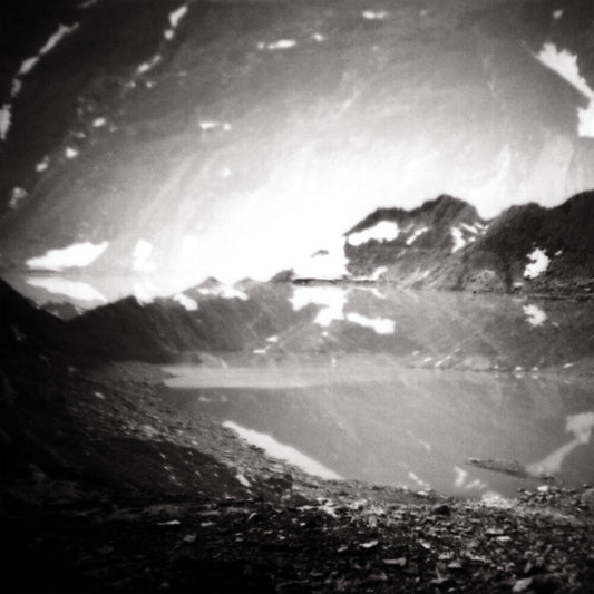 the album cover for Automatisme & Stefan Paulus - Gap/Void