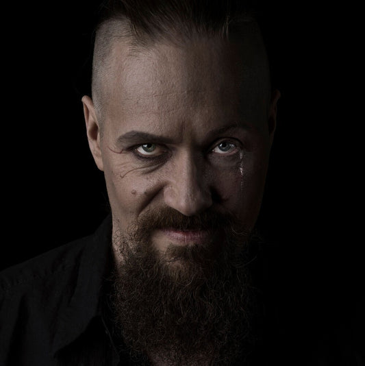 the album cover for Laihiala, Ville / Saattajat - Ei Meilla Ole Kuin Loisemme