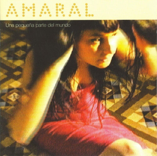 the album cover for Amaral - Una Pequena Parte Del Mundo (W/Cd) (Spa)