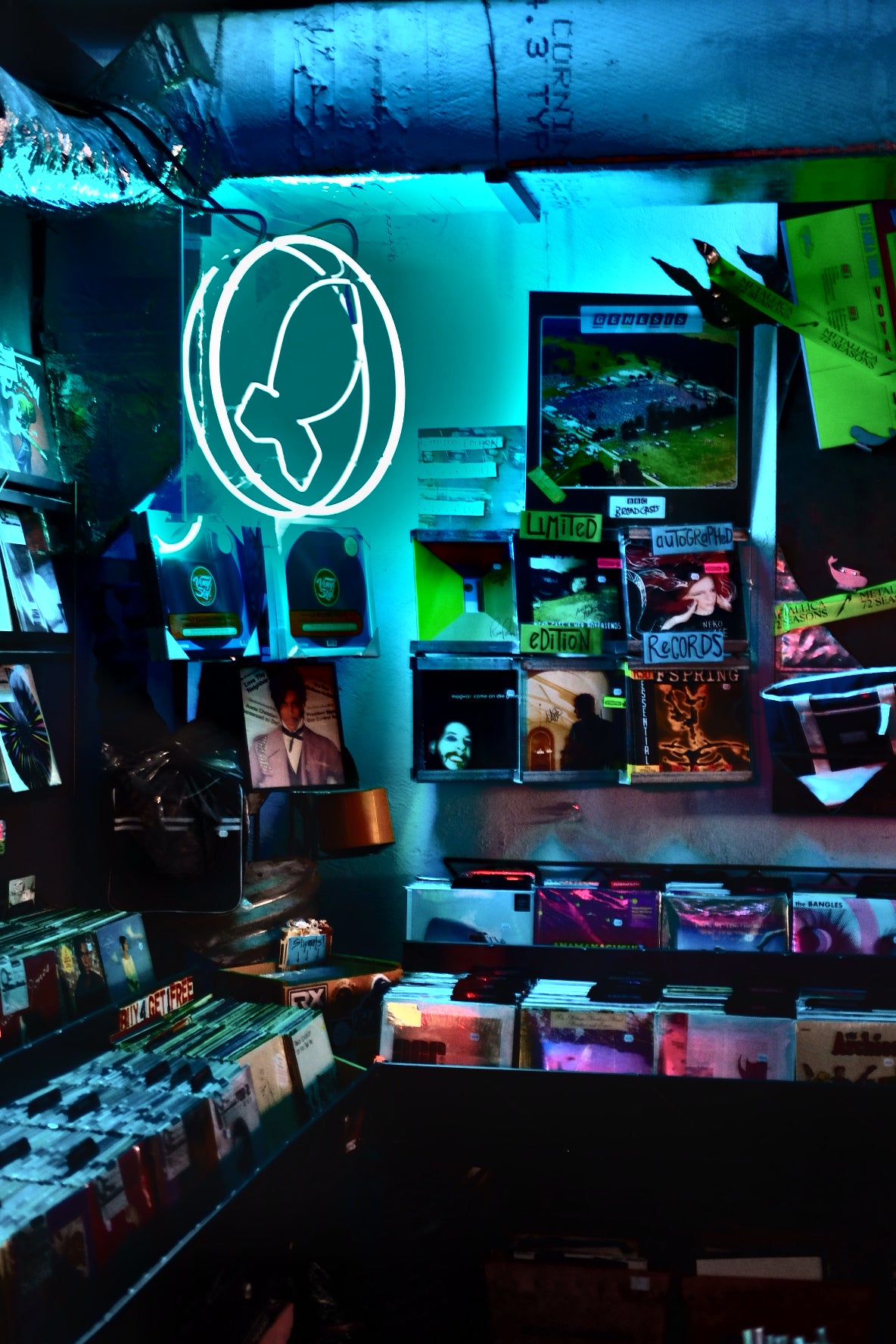 neon park ave cds sign, rsd 2023. photo by cait cheung